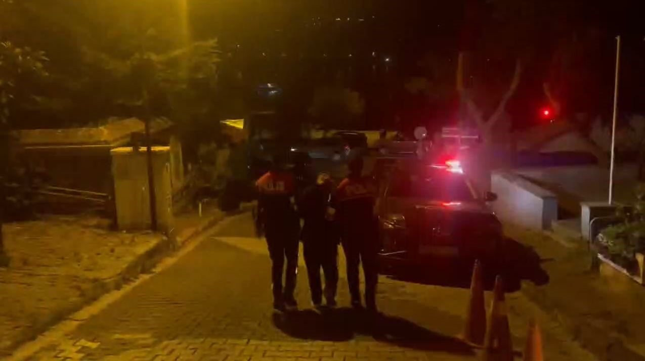 sariyerde avmde silahli saldiri 1 yarali 16 yasindaki supheli tutuklandi 1 GQYUOdMs