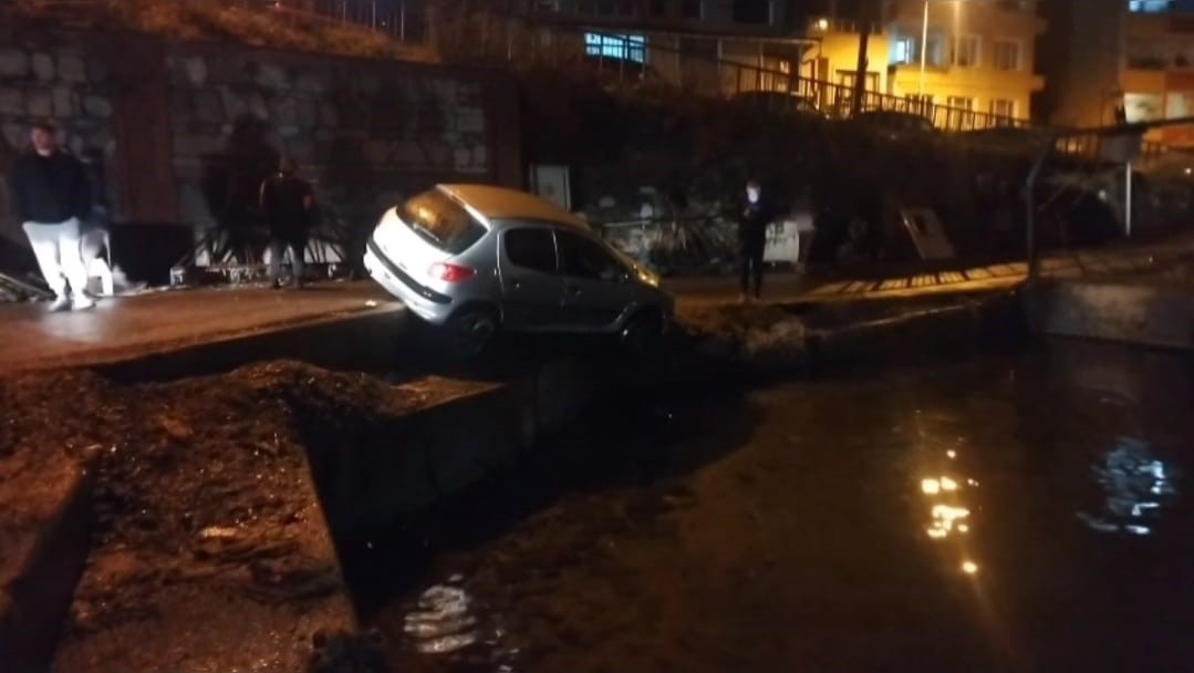 sariyerde ayni yerde ayni sekilde ikinci kez bir arac mendirekte asili kaldi o anlar J2BJt8CO