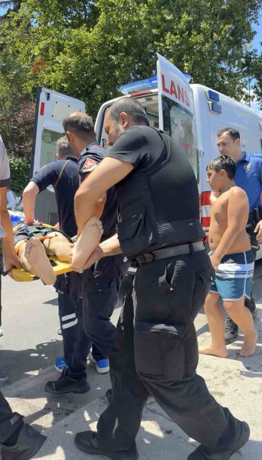 Sarıyer’de boğulma tehlikesi geçiren çocuk hastaneye kaldırıldı 5 sariyerde bogulma tehlikesi geciren cocuk hastaneye kaldirildi 1 Uip4RY3P