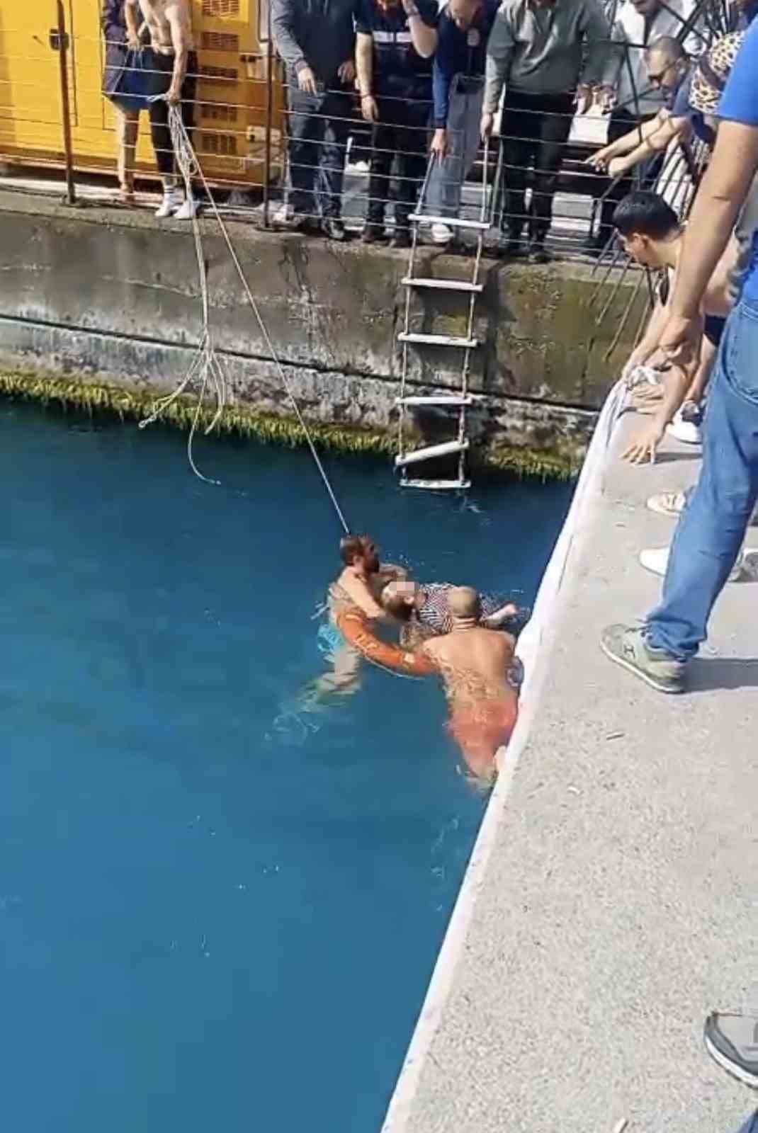 sariyerde denizde can pazari suya dusen kadin bogulmaktan son anda kurtarildi 2 LlqFYreB