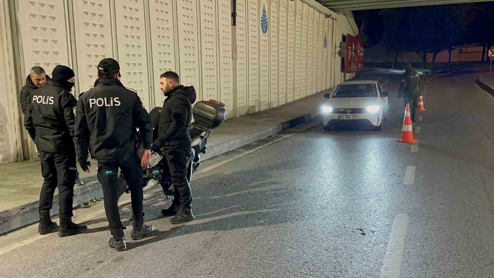sariyerde emniyet ekiplerinden yilbasi denetimi aranmasi bulunan 6 kisi yakalandi 2 vvDiEw4K