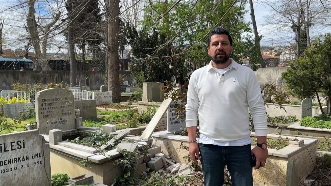 sariyerde firtinada devrilen agaclar mezarlara zarar verdi vatandaslar magdur oldu 1 EXeUdvFh