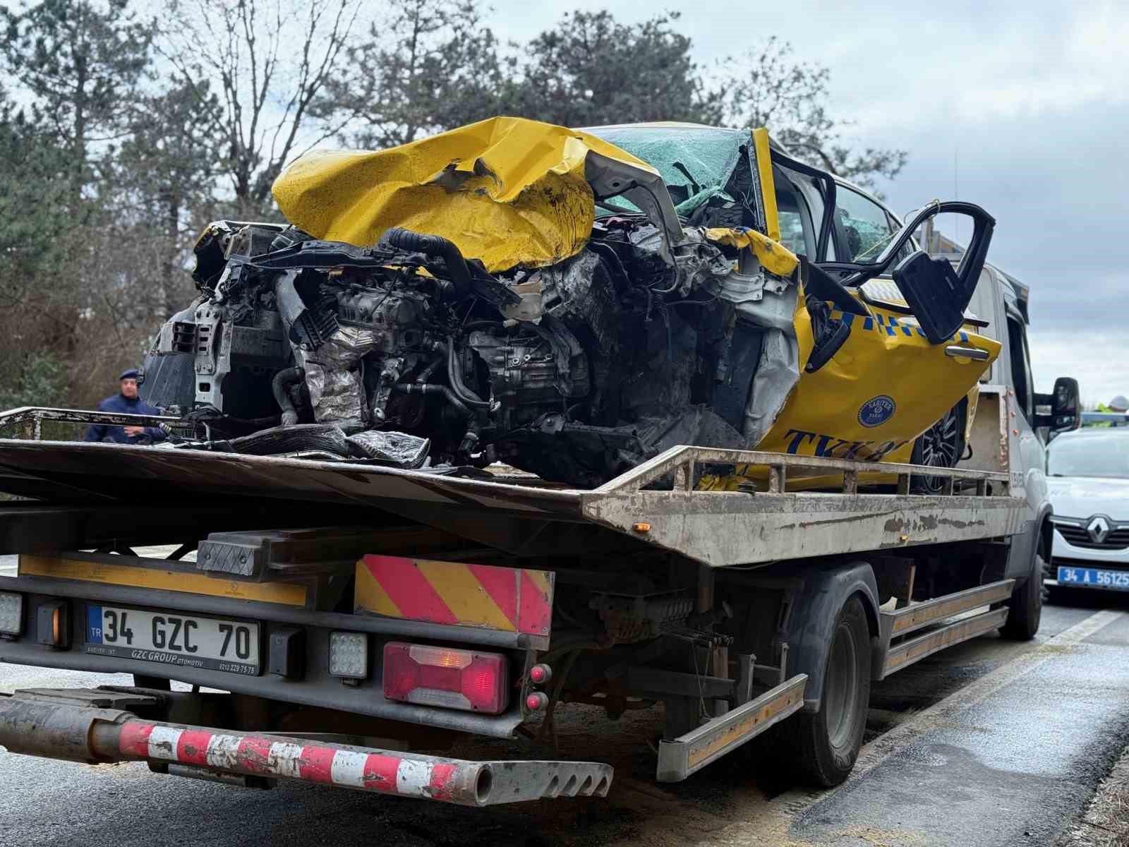 Sarıyer’de hatalı sollama zincirleme kazaya neden oldu: 1 ölü, 4 yaralı 7 sariyerde hatali sollama zincirleme kazaya neden oldu 1 olu 4 yarali 3 P45r5Jep