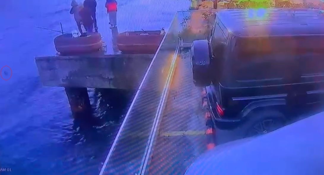 sariyerde hayatini kaybeden motosikletli gencin denize dustugu anlar kamerada 2 Hh8GeKNr