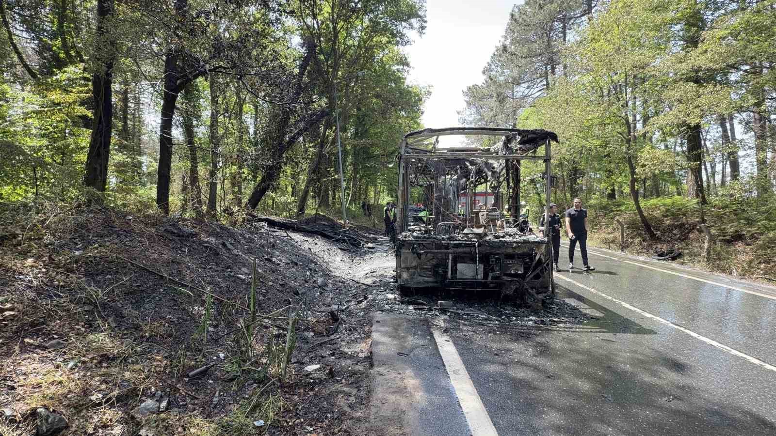sariyerde iett otobusu alev topuna dondu kullanilamaz hale gelen arac havadan goruntulendi 3 4ikafueL