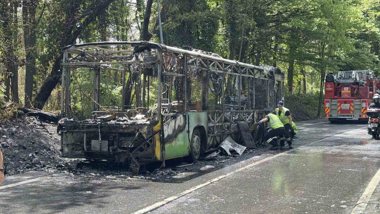 sariyerde iett otobusu alev topuna dondu kullanilamaz hale gelen arac havadan goruntulendi 4 BfOWRHsq