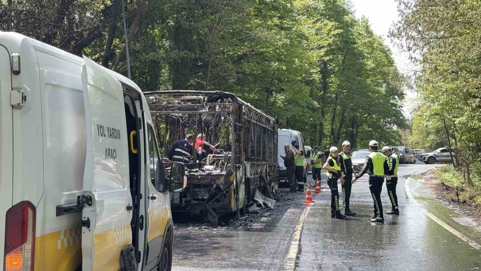 sariyerde iett otobusu alev topuna dondu kullanilamaz hale gelen arac havadan goruntulendi 5