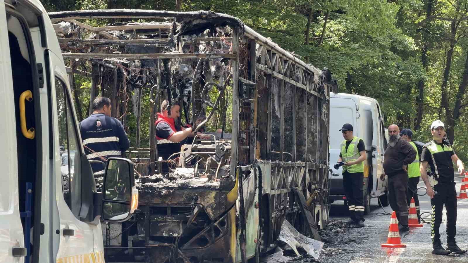 sariyerde iett otobusu alev topuna dondu kullanilamaz hale gelen arac havadan goruntulendi 6