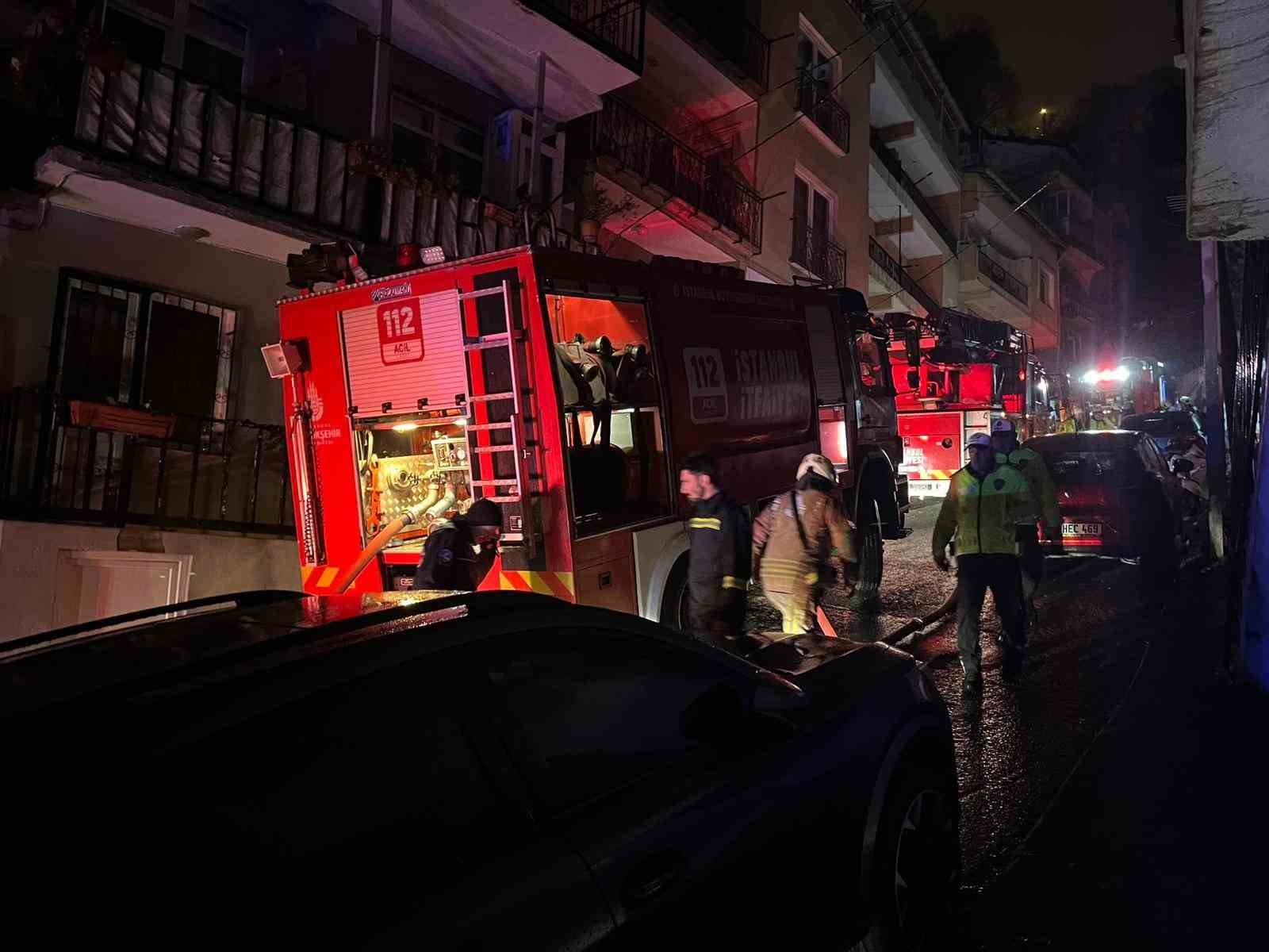 sariyerde iki gecekondu alev alev yandi 6 yarali 1 KyNzSvXb