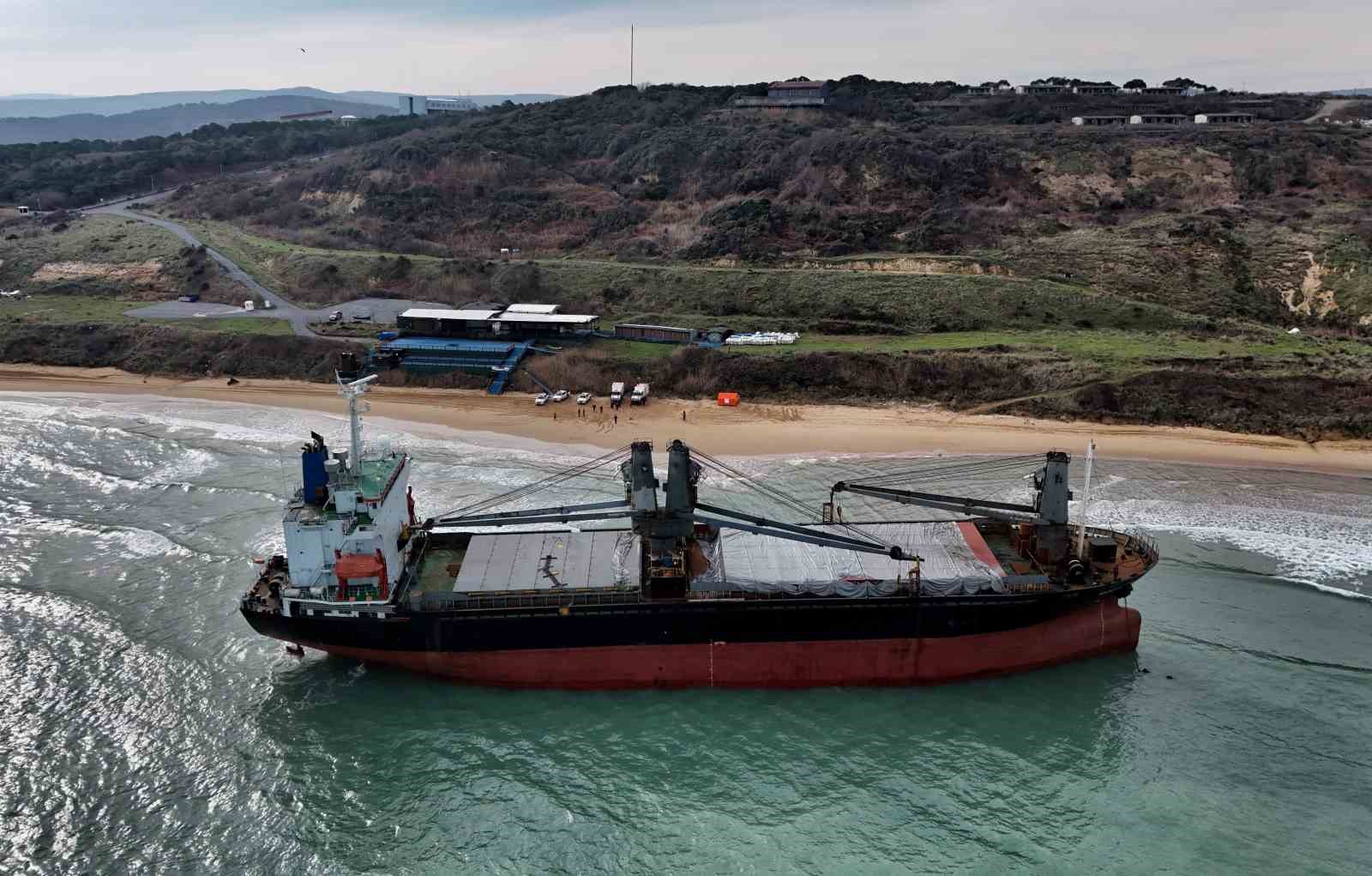 sariyerde karaya oturan gemide dalgiclar hasar tespiti yapiyor 4 rWGTGITg