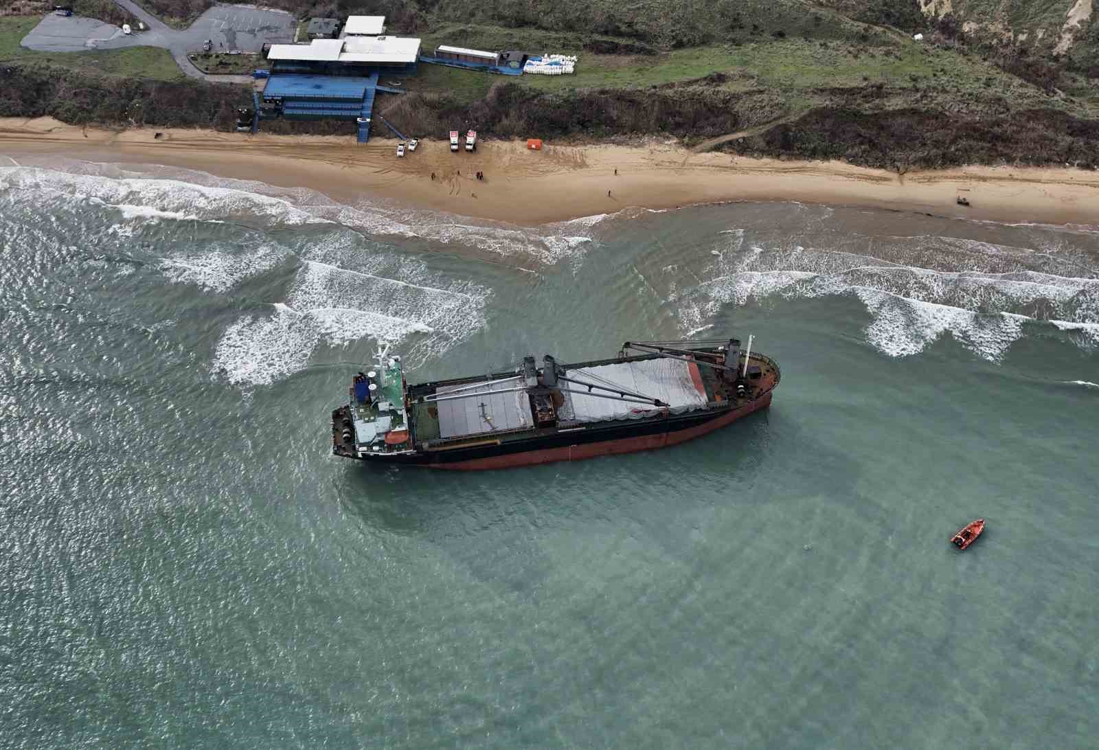 sariyerde karaya oturan gemide dalgiclar hasar tespiti yapiyor 5 rzaUnyyO