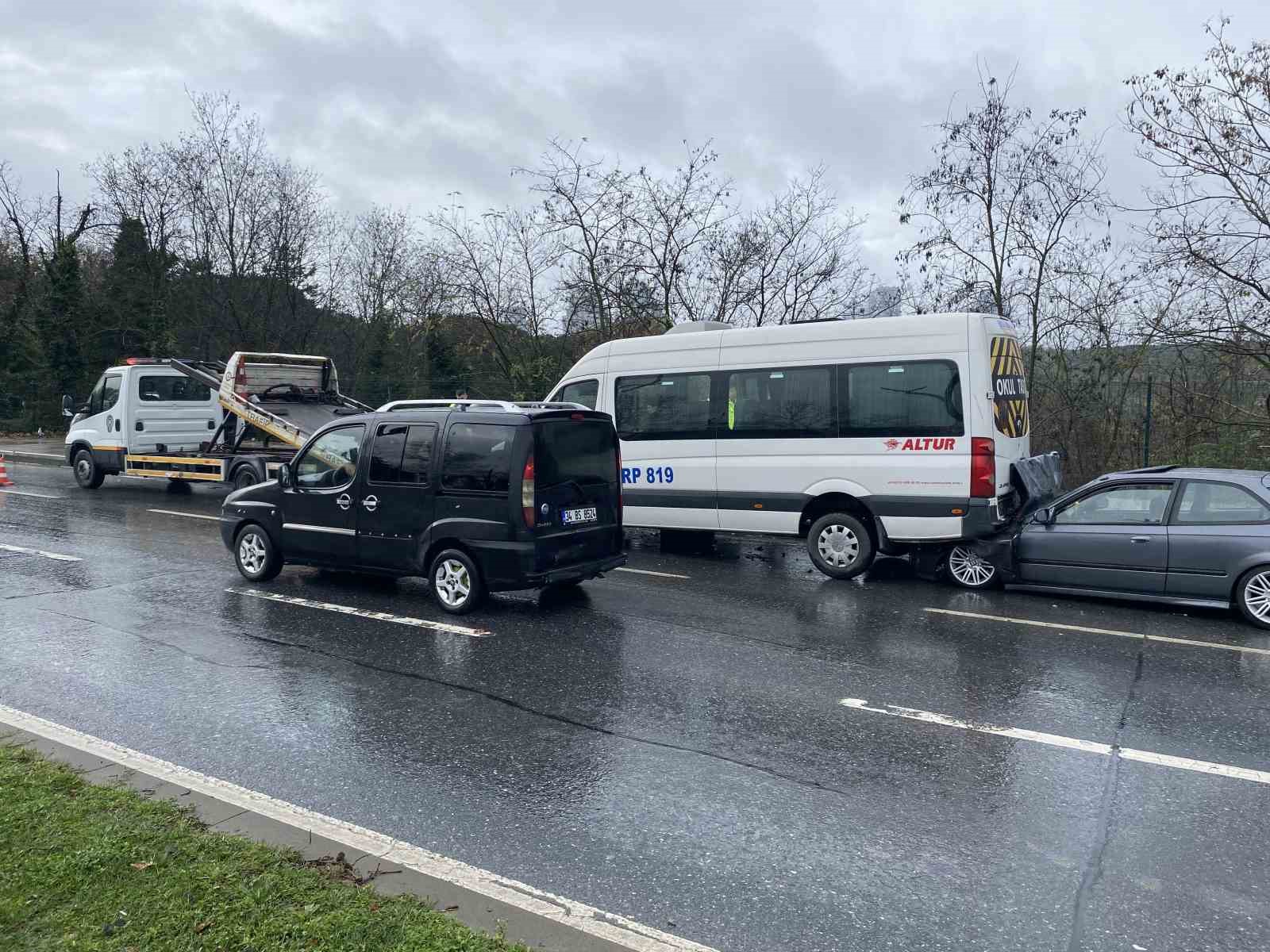 Sarıyer’de kontrolden çıkan otomobil servis aracının altına girdi: 1 yaralı 7 sariyerde kontrolden cikan otomobil servis aracinin altina girdi 1 yarali 3 ygXncaNV