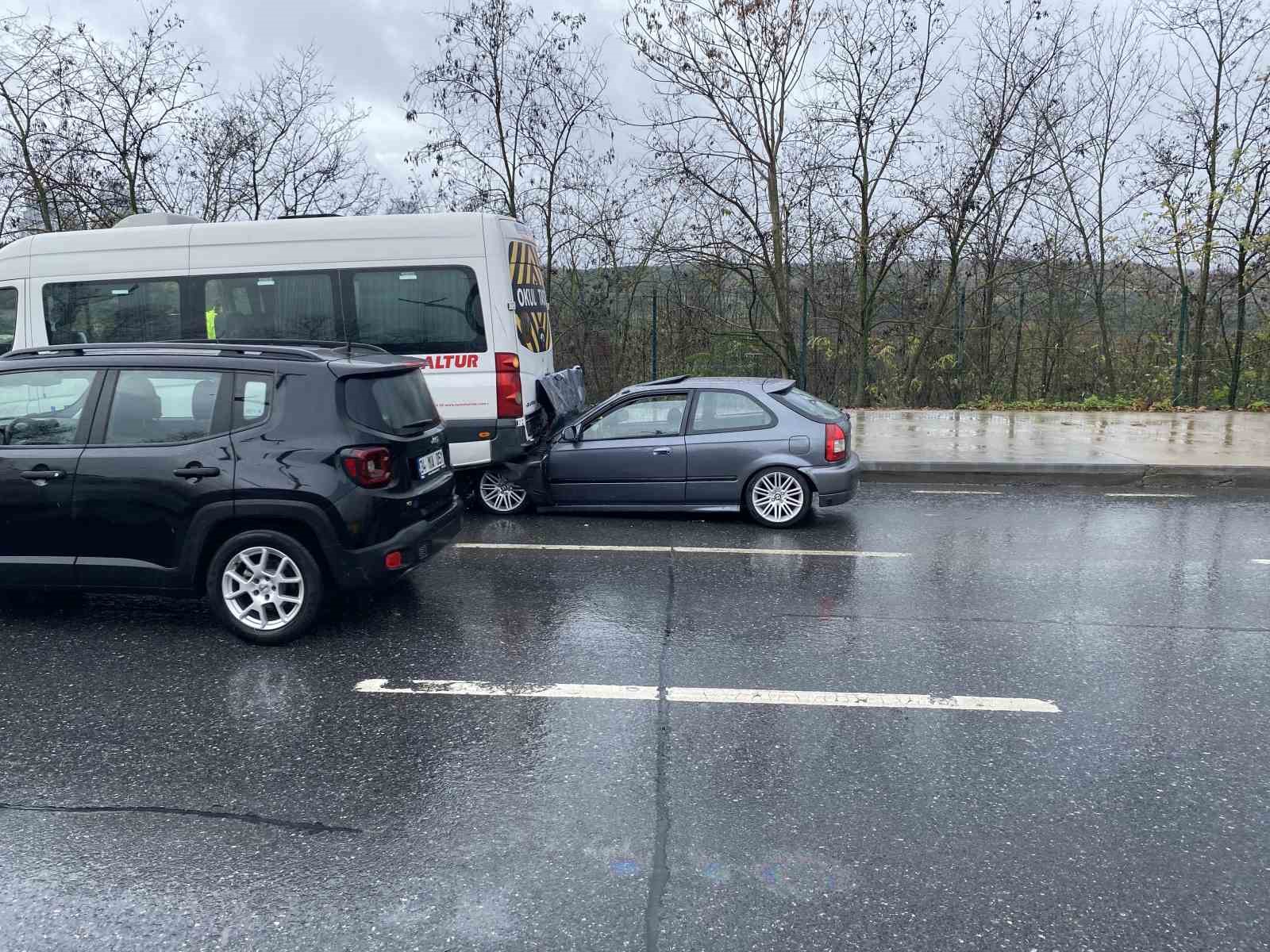 Sarıyer’de kontrolden çıkan otomobil servis aracının altına girdi: 1 yaralı 8 sariyerde kontrolden cikan otomobil servis aracinin altina girdi 1 yarali 4 Z2EhWdsn