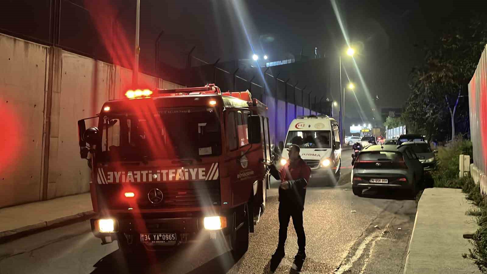 sariyerde otomobil bir araca carpip motosikletin uzerine devrildi 2 yarali 2 uZipYHAj