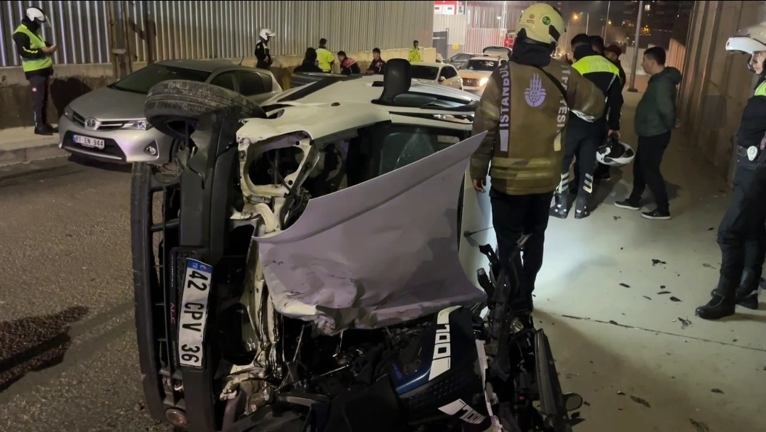 sariyerde otomobil bir araca carpip motosikletin uzerine devrildi 2 yarali 5 ZBtzlvUf