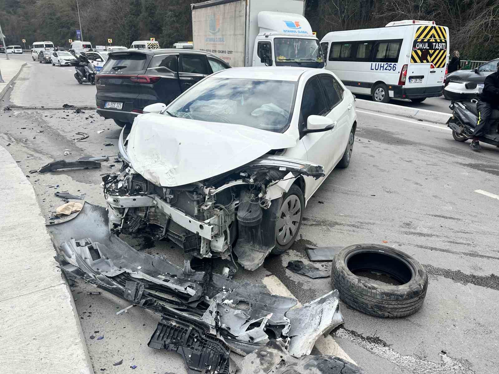 sariyerde otomobil karsi seride gecti 4 arac birbirine girdi 4 yarali 0
