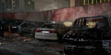 sariyerde-park-halindeki-5-arac-supheli-bir-sekilde-alevlere-teslim-oldu-8sTMOHJu.jpg