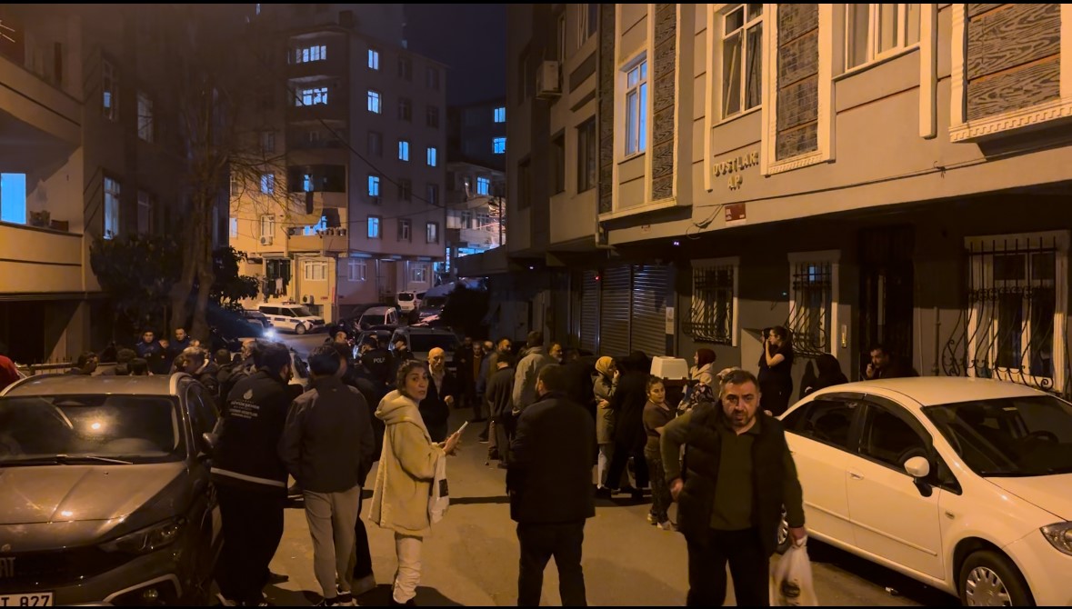 sariyerde toprak kaymasi sonucu 6 binaya tahliye karari verildi bina sakinleri belediyeye isyan etti FSvazikn