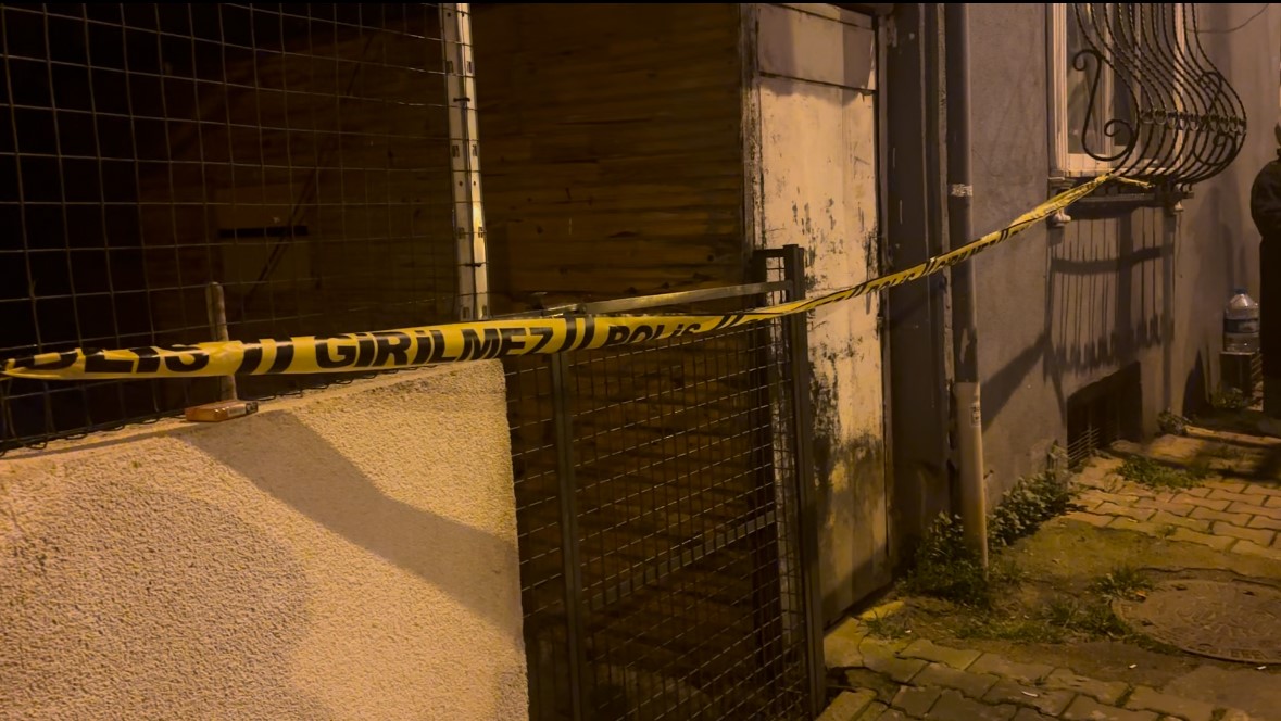 sariyerde toprak kaymasi sonucu 6 binaya tahliye karari verildi bina sakinleri belediyeye isyan etti m1tMrCMD