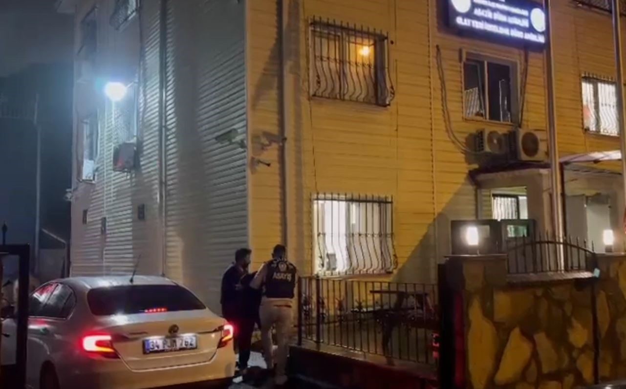 Sarıyer’de üniversite öğrencilerini taciz eden şahıs yakalandı 4 sariyerde universite ogrencilerini taciz eden sahis yakalandi 0 TYlSsXmD