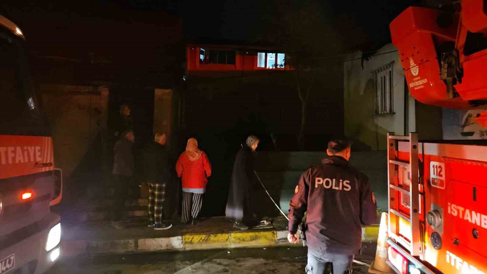 Sarıyer’de üst katı kayan bina gecekonduya yaslandı: Facianın eşiğinden dönüldü 5 sariyerde ust kati kayan bina gecekonduya yaslandi facianin esiginden donuldu 1 iXPBeeh2