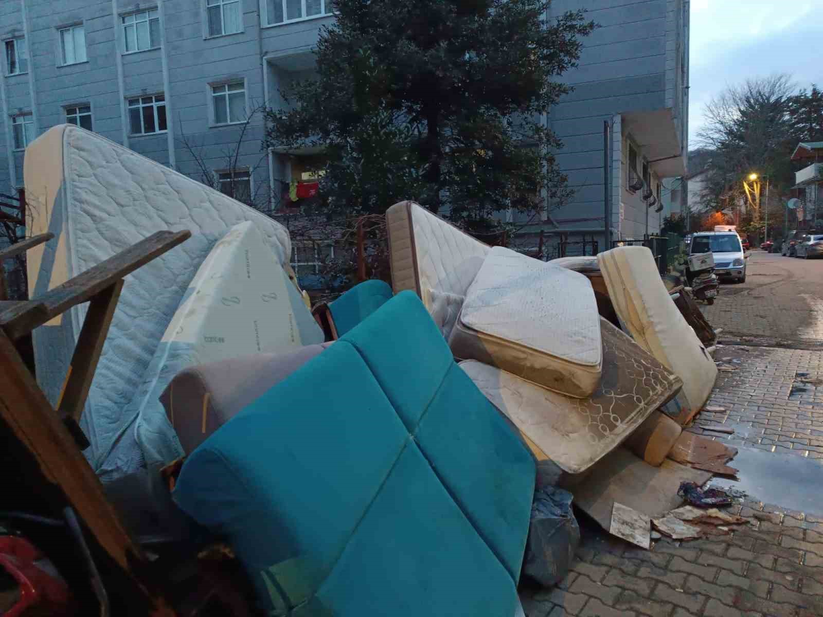 sariyerde yine yagmur yine su baskini bodrum katlar sular altinda kaldi vatandas cileden cikti B7YWHKDk