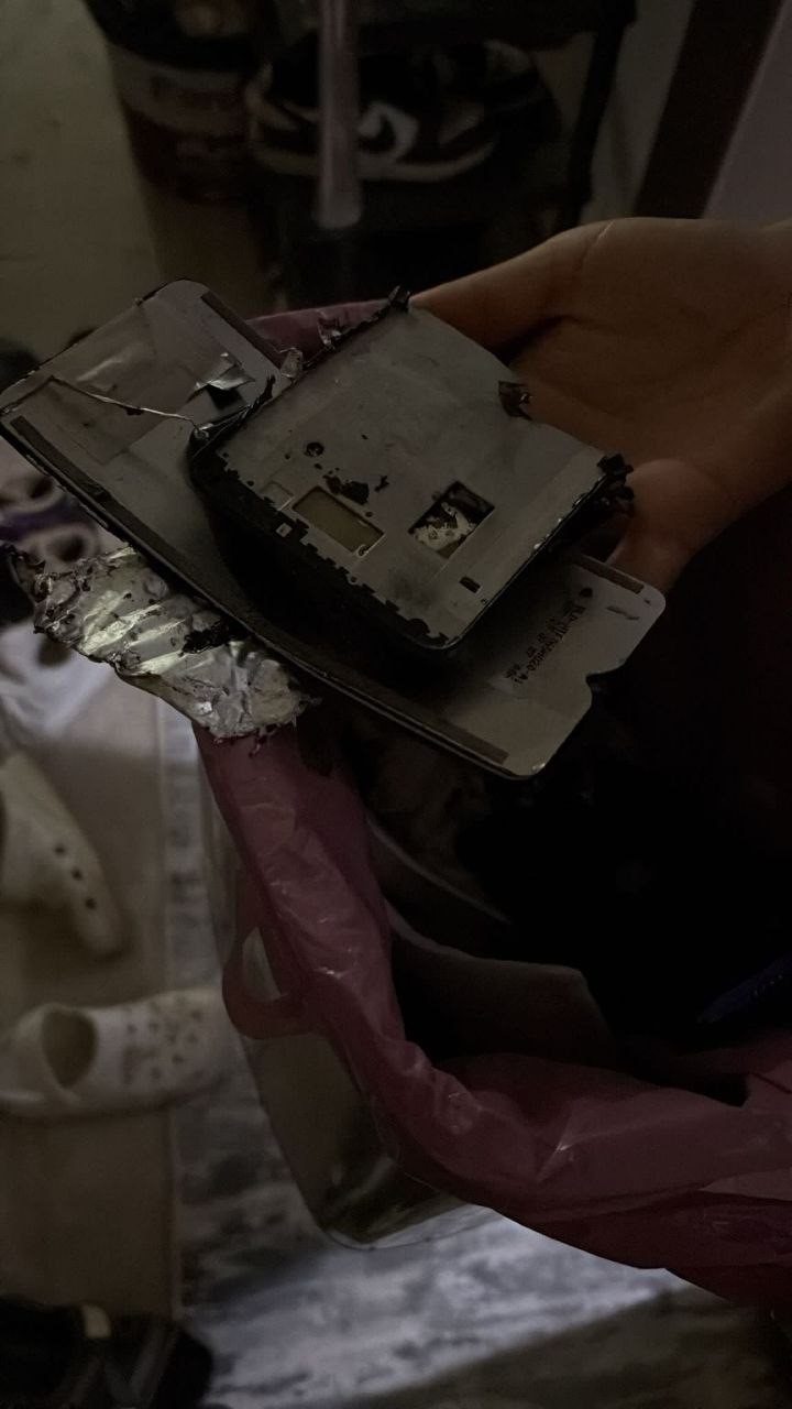 sarjda birakilan cep telefonunun bataryasi patladi 4 lVHzpIDt