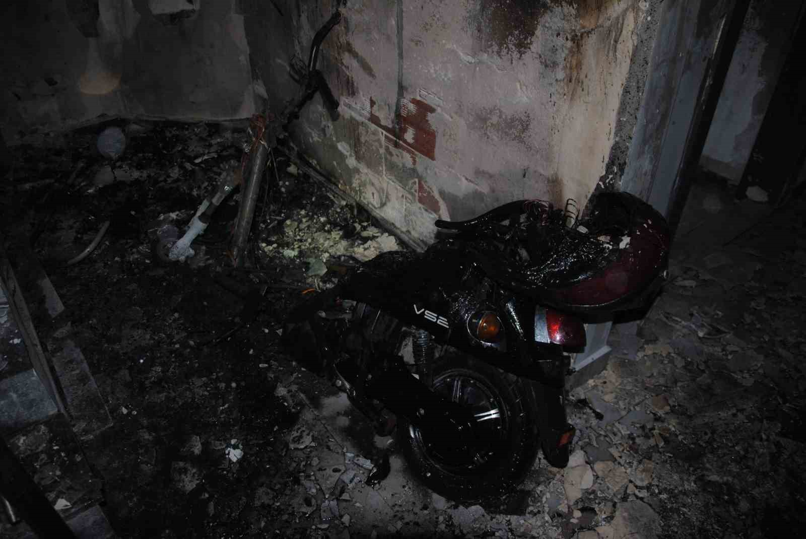 sarjli motosiklet tutusunca vatandaslar dumandan etkilendi 5 KE41v3Wa