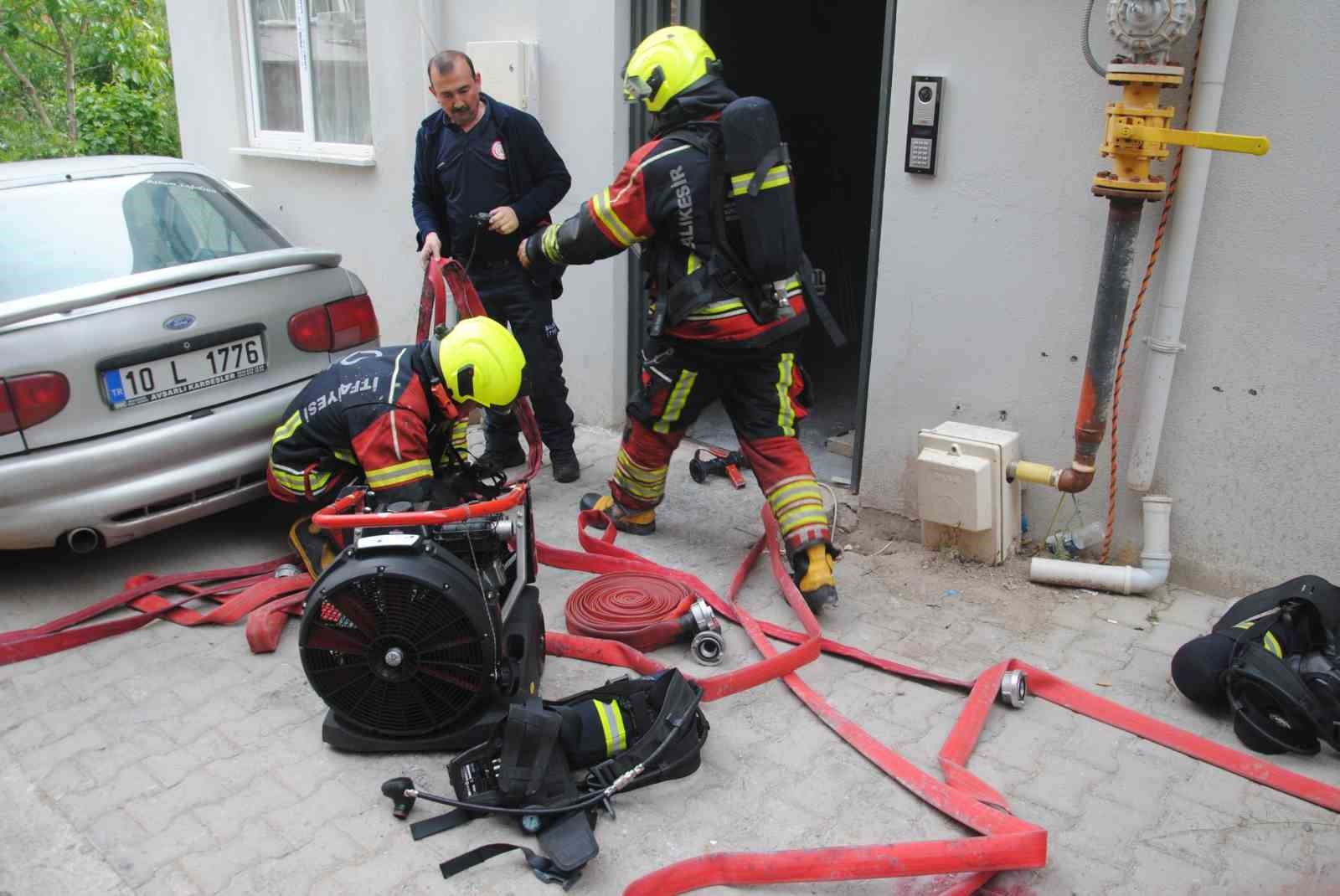 sarjli motosiklet tutusunca vatandaslar dumandan etkilendi 6 3M4HY3uy