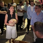 sarkici-elif-buse-doganin-darbukali-islikli-mini-konseri-vatandaslarin-begenisi-topladi-Pn49kI3v.jpg