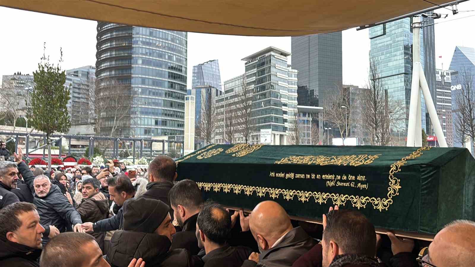 sarkici fatih urek son yolculuguna ugurlandi 1 p8leQ7Dw