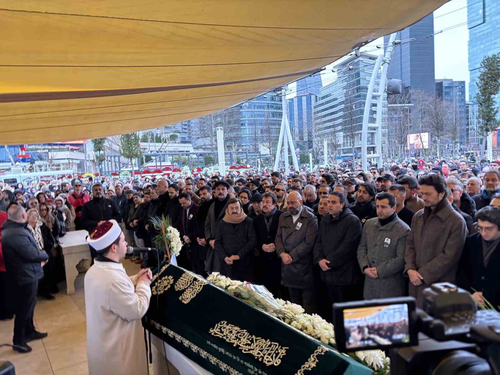 sarkici fatih urek son yolculuguna ugurlandi 2 w3rFhqn4
