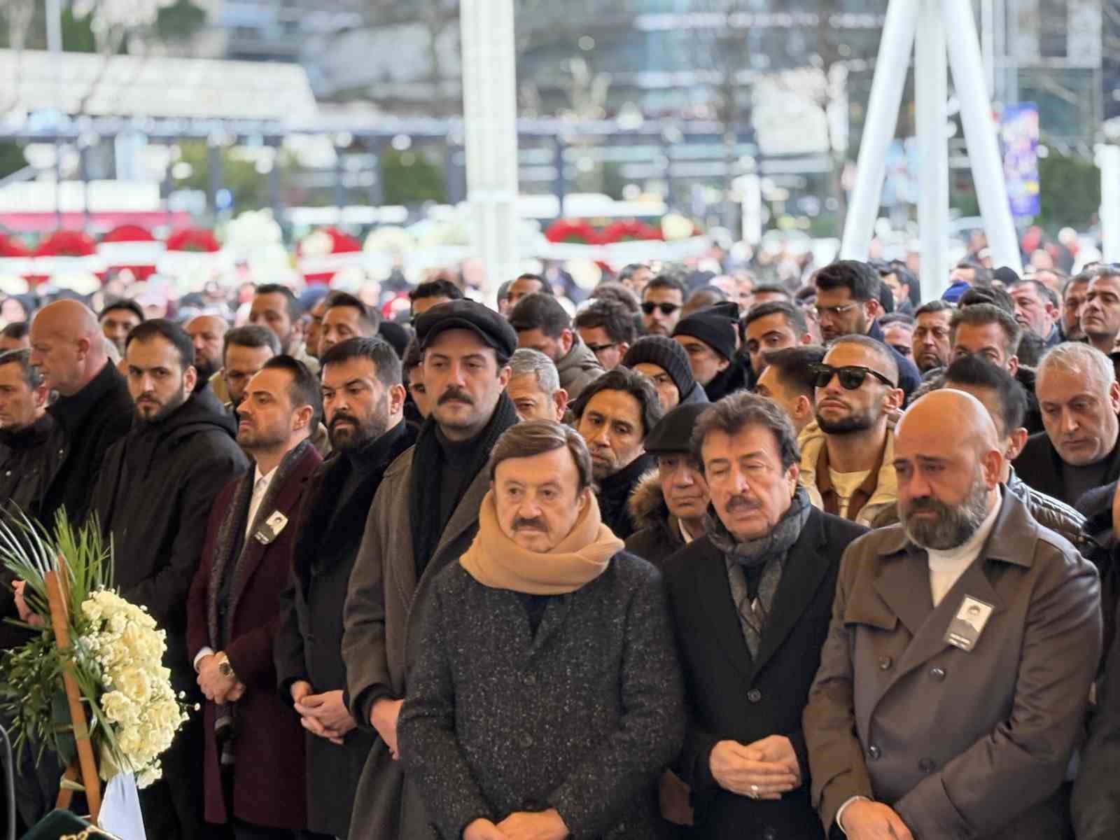 sarkici fatih urek son yolculuguna ugurlandi 4 tYmNbBUT