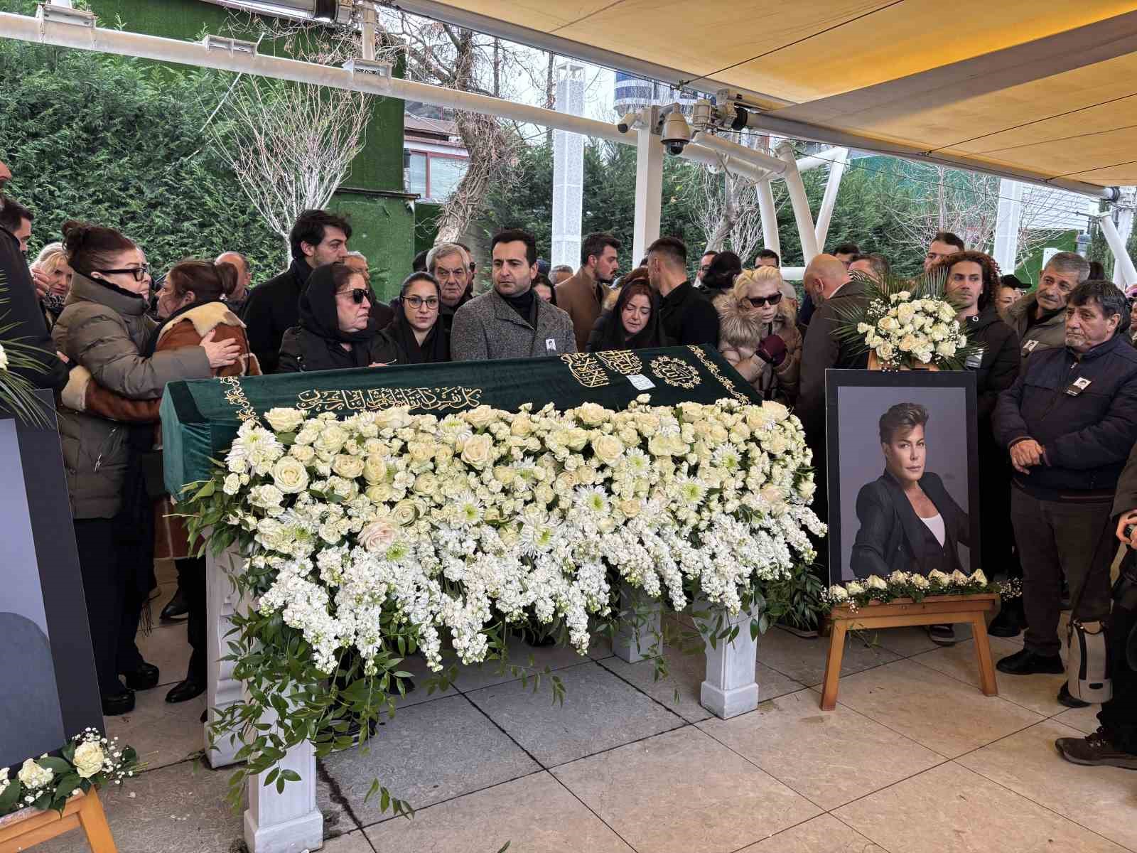 sarkici fatih urek son yolculuguna ugurlandi 6 ZSH3MAK5