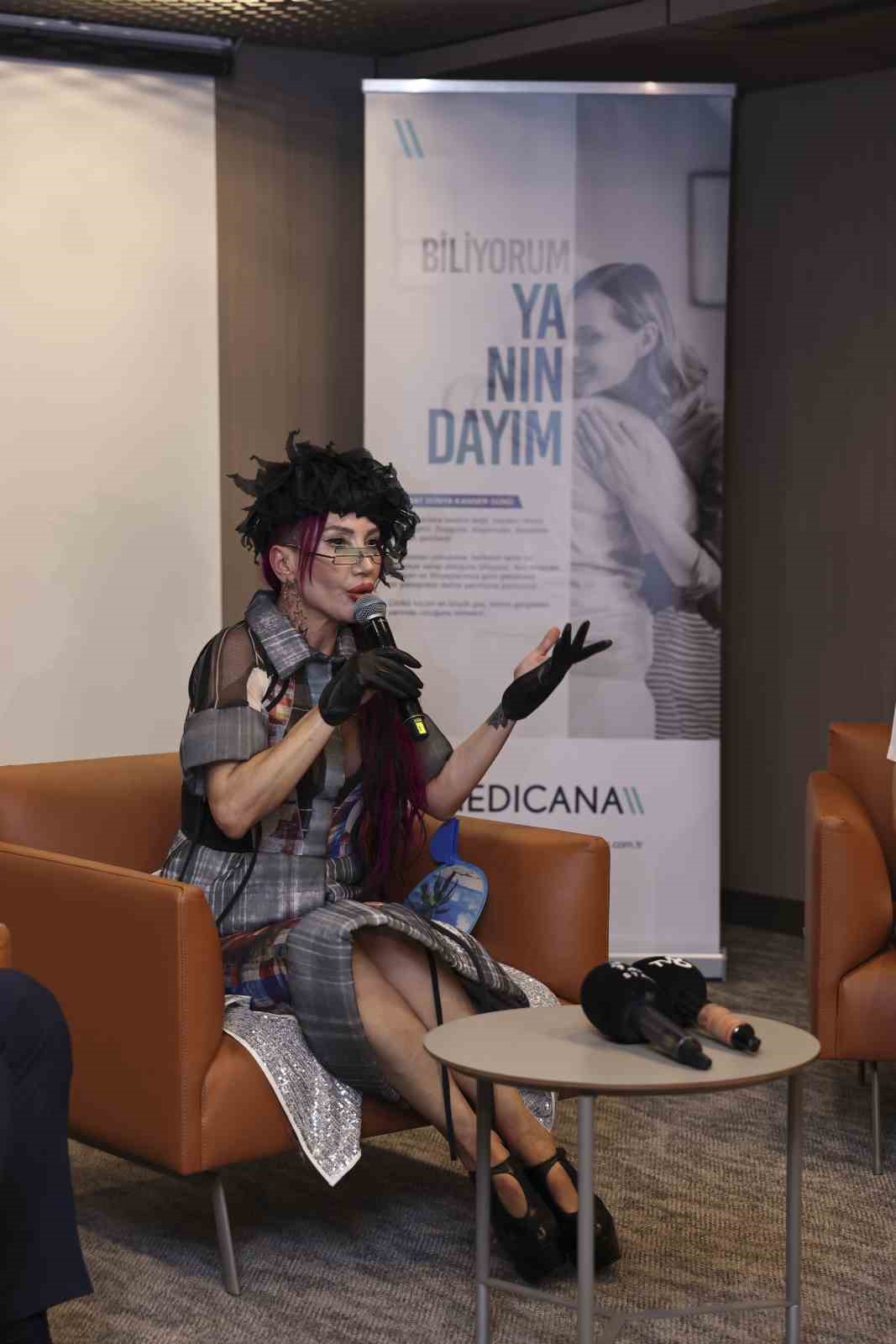sarkici hande yener kanser surecini medicanada anlatti drenlerle sahneye cikip dans ettim 3 vEwnHQFA