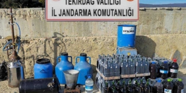 sarkoyde-jandarmadan-operasyon-uyusturucu-silah-ve-kacak-icki-ele-gecirildi-FlDhKSYL.jpg