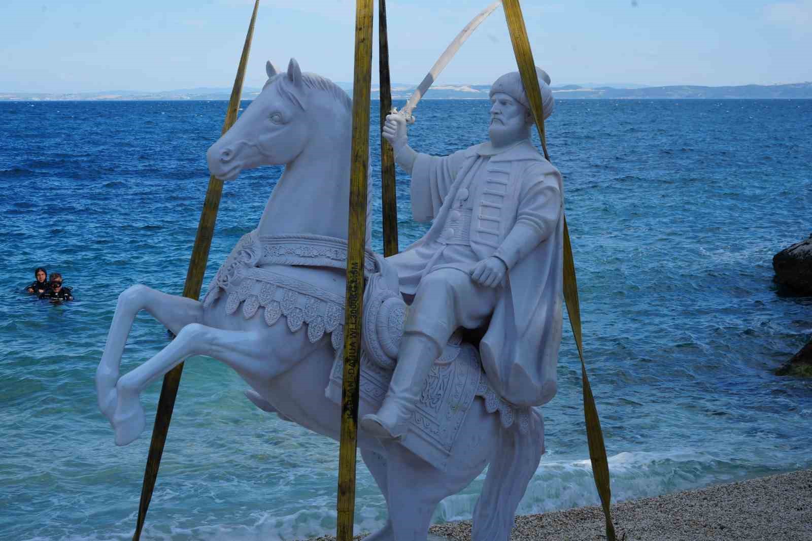 sarosta akincilar fatih sultan mehmet ve kemer heykelleri suya batirildi 1 EfZScUL1