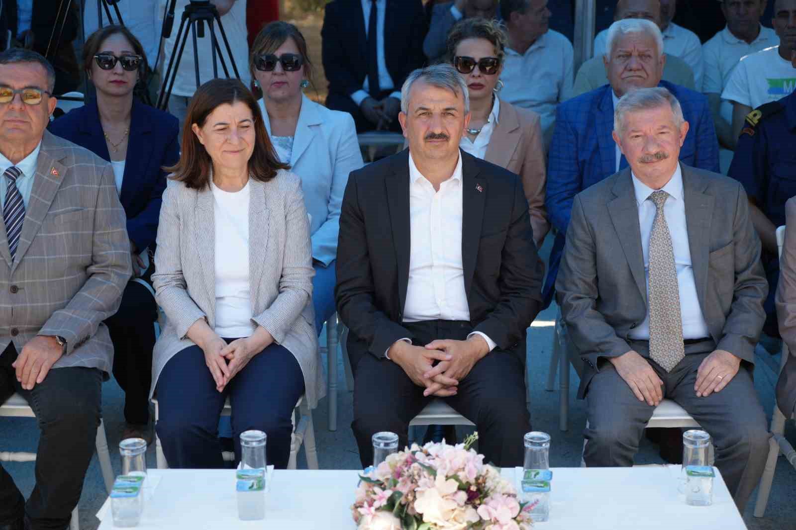 sarosta akincilar fatih sultan mehmet ve kemer heykelleri suya batirildi 3 LMP54XUn