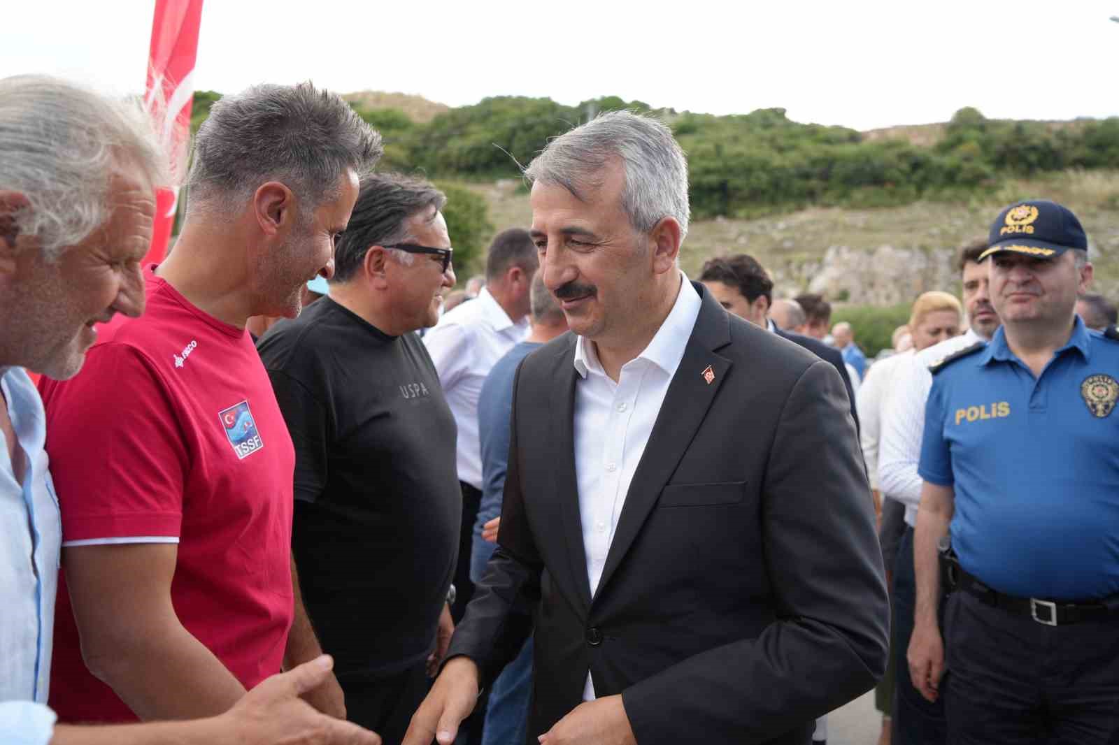 sarosta akincilar fatih sultan mehmet ve kemer heykelleri suya batirildi 4 eliQYGRs