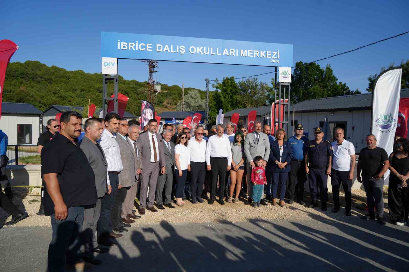 sarosta akincilar fatih sultan mehmet ve kemer heykelleri suya batirildi 7 6YSXK6HT