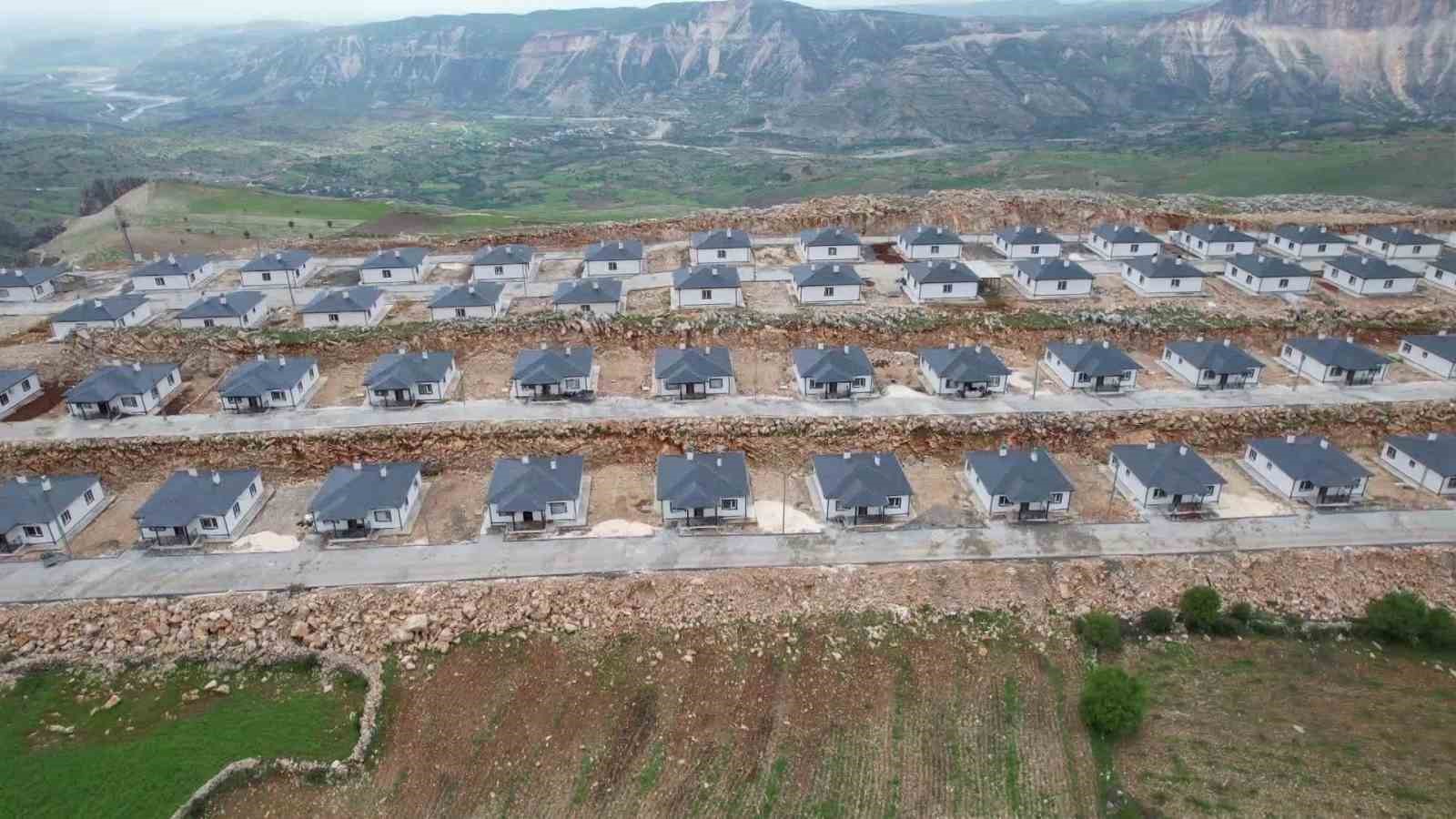 sarp kayaliklar uzerine insa edilen koy evleri depremzedelere yuva oldu 3 kjW9ZW4c