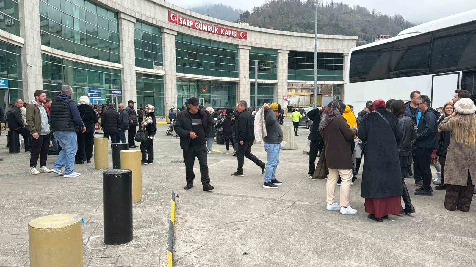 sarp sinir kapisinda bayram tatili yogunlugu 0 sA4RpFiw