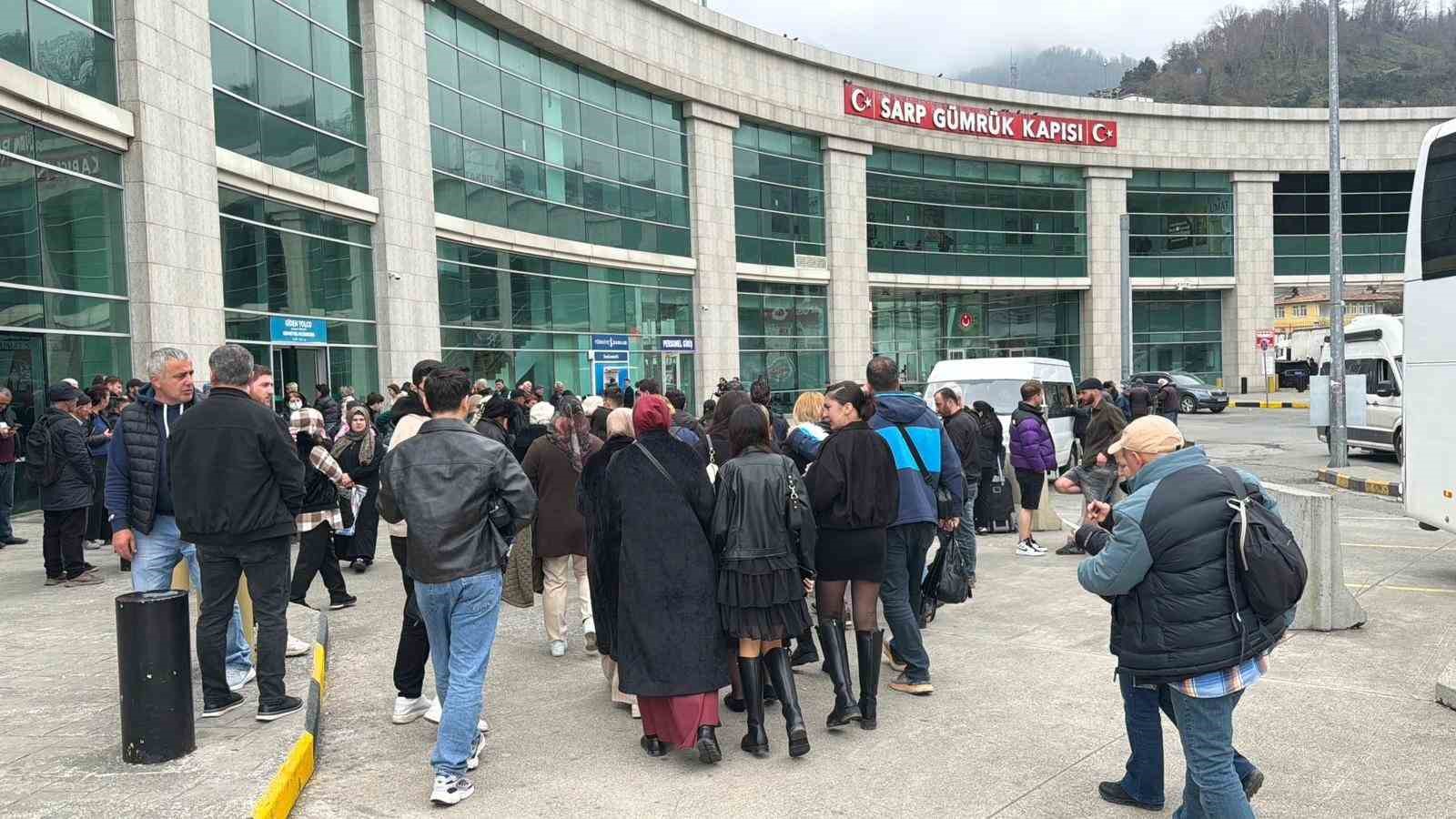 sarp sinir kapisinda bayram tatili yogunlugu 1 CiaKHDek