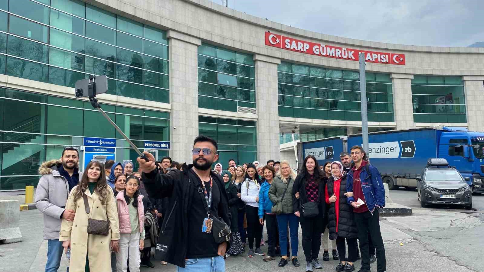 sarp sinir kapisinda yolcu gecisi 5 milyonu asti 0 w1BihUae