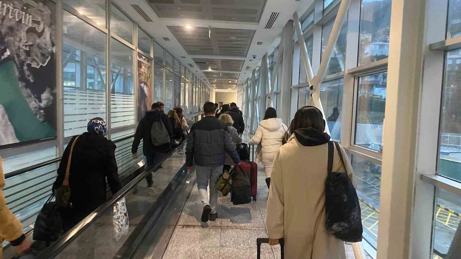 sarp sinir kapisinda yolcu gecisi 5 milyonu asti 1 Mb9KijDs