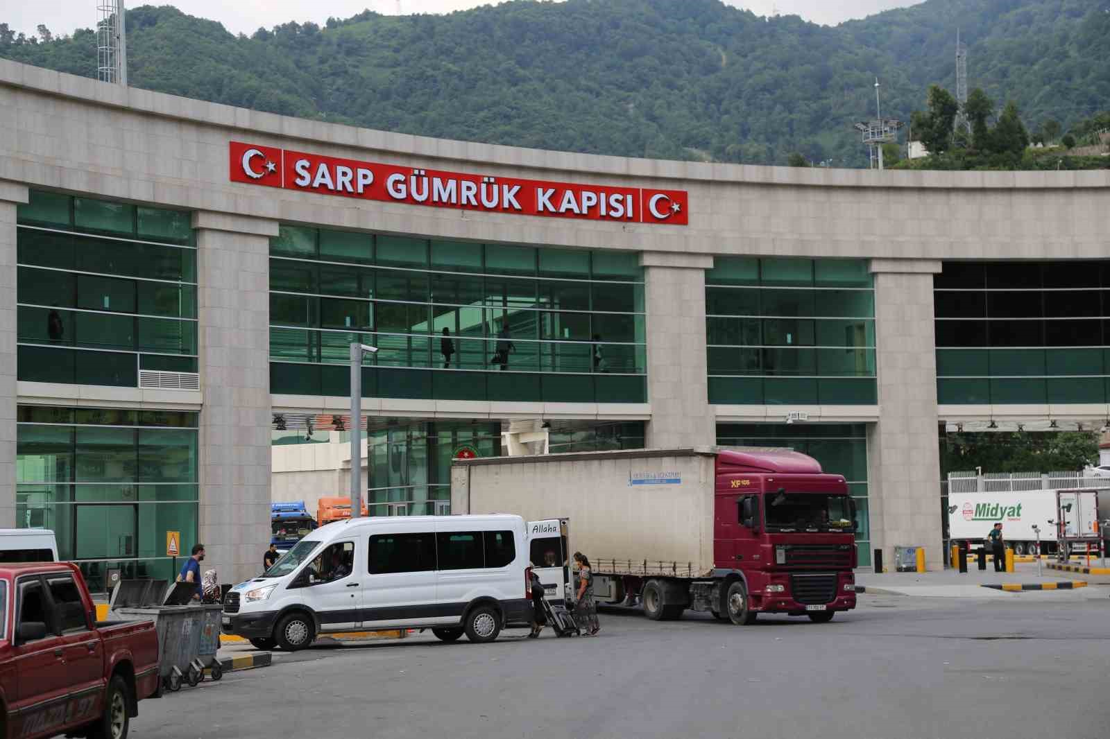 sarp sinir kapisinda yolcu gecisi 5 milyonu asti 3 BCIL8jBe