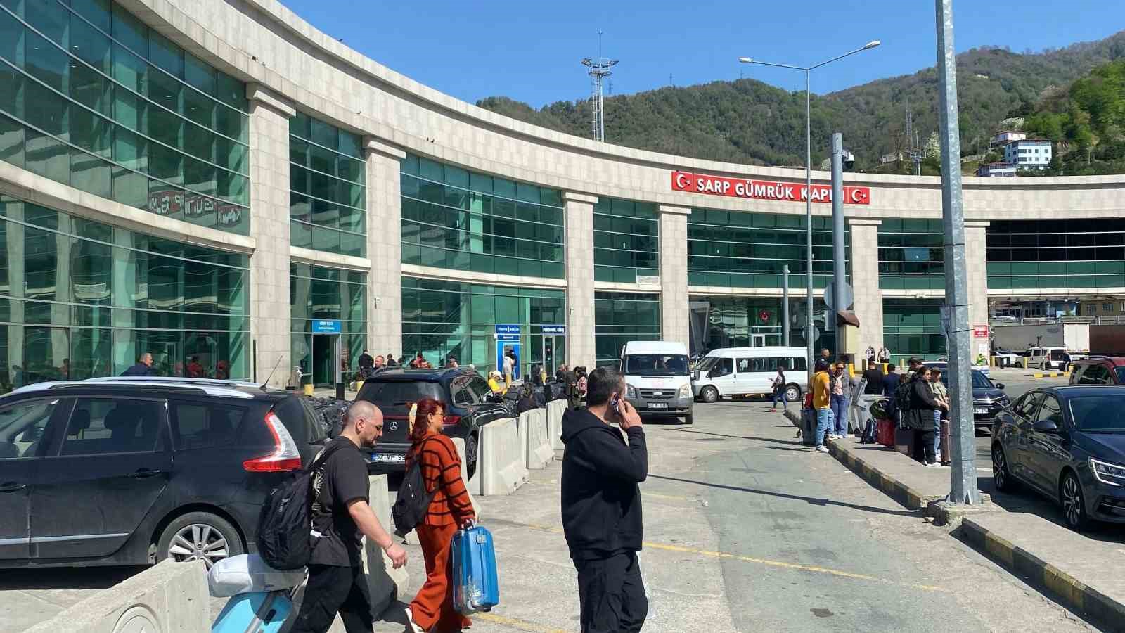 sarp sinir kapisinda yolcu gecisi 5 milyonu asti 4 hXel7QE6