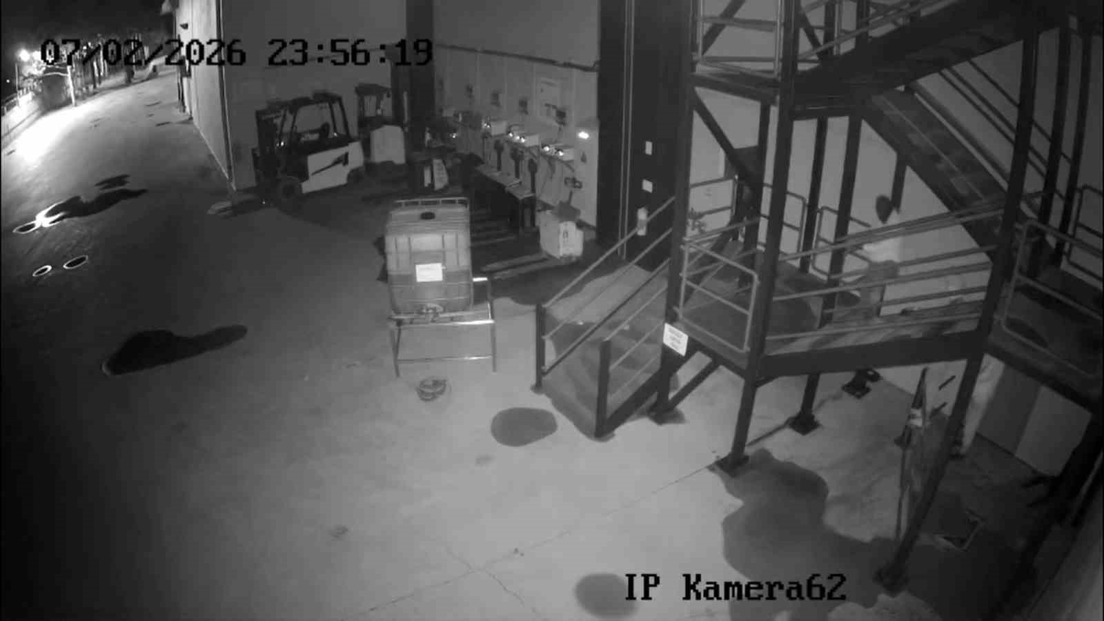 saruhanlidaki fabrika soygunu guvenlik kameralarina yansidi 2 igKQHOEM