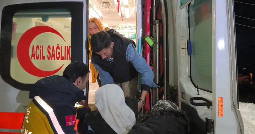 sasonda kar nedeni ile mahsur kalan hasta kurtarildi 1 fejKCVTJ