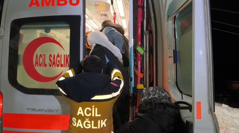 sasonda kar nedeni ile mahsur kalan hasta kurtarildi 2